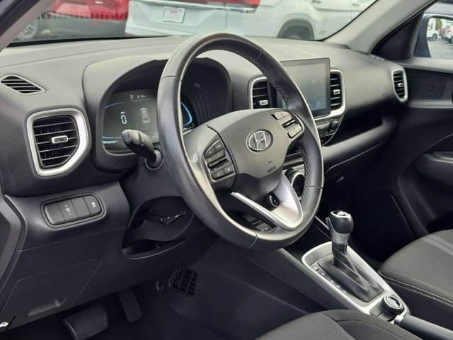 Used 2025 Hyundai Venue SEL FWD image 15