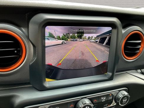 Used 2023 Jeep Gladiator Mojave AWD/4WD image 14