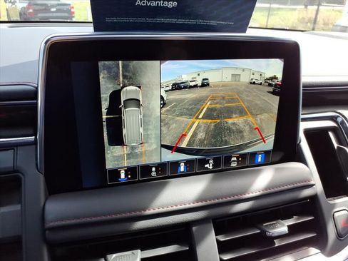 Used 2022 Chevrolet Suburban RST w/ Luxury Package image 19