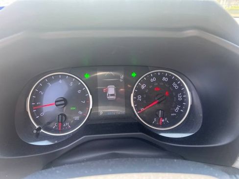 Used 2019 Toyota RAV4 XLE Premium FWD image 6