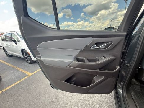 Used 2018 Chevrolet Traverse Premier w/ Driver Confidence II Package FWD image 17