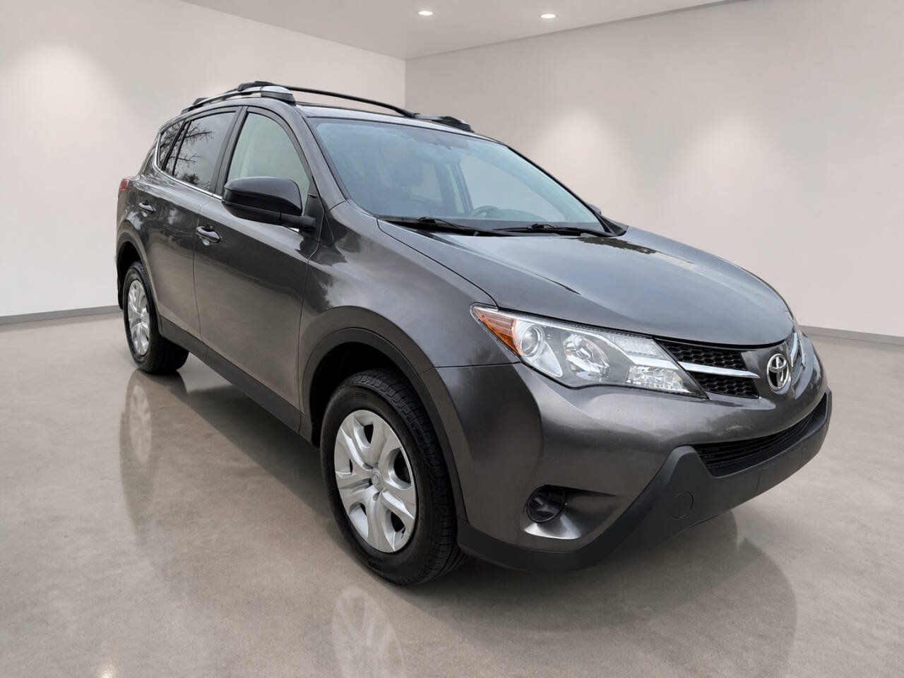 Used 2013 Toyota RAV4 LE FWD image 2