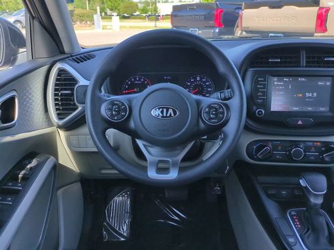 Used 2020 Kia Soul LX FWD image 14