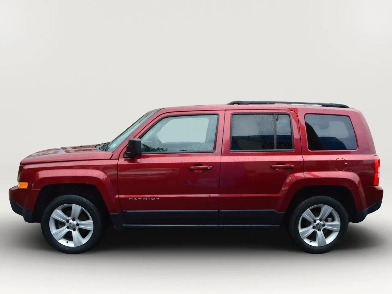 Used 2016 Jeep Patriot Latitude FWD image 5