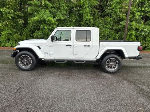 Used 2023 Jeep Gladiator Overland image 2
