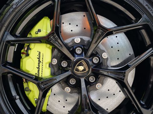 Used 2025 Lamborghini Revuelto Base image 37