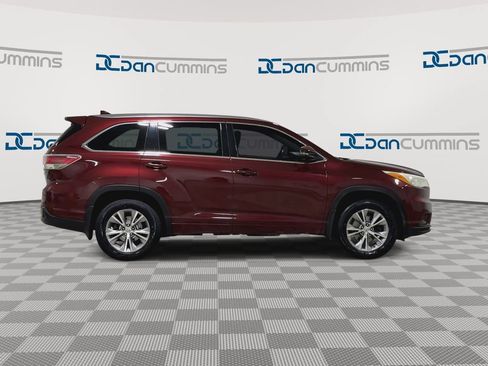 Used 2015 Toyota Highlander XLE AWD/4WD image 2