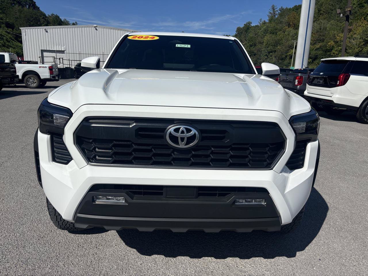 Used 2024 Toyota Tacoma TRD Off-Road AWD/4WD image 7