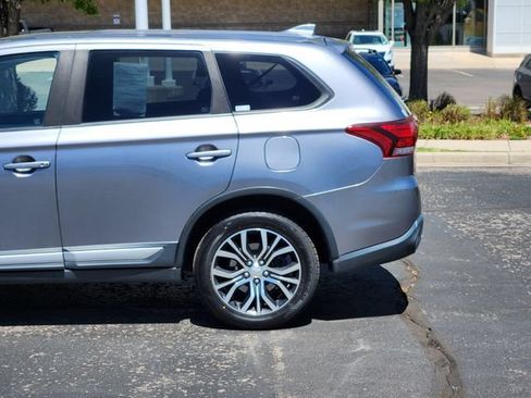 Used 2018 Mitsubishi Outlander SE AWD/4WD image 4