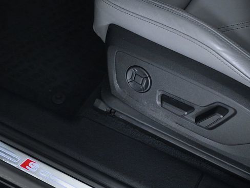 Certified 2025 Audi Q3 2.0T Premium w/ Convenience Package image 19