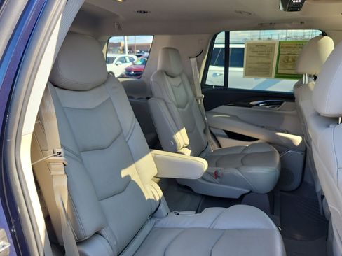 Used 2020 Cadillac Escalade Luxury w/ LPO, Radiant Package AWD/4WD image 29