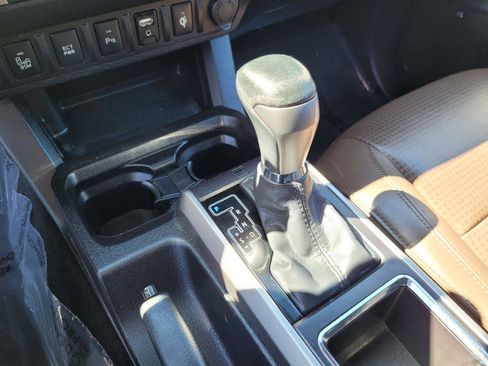 Used 2016 Toyota Tacoma Limited w/ Towing Package image 26