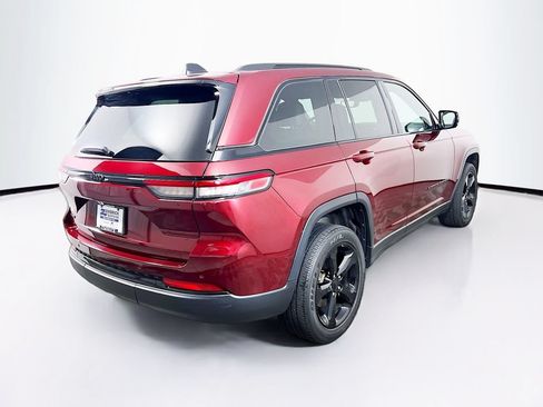 Used 2022 Jeep Grand Cherokee Altitude AWD/4WD image 7