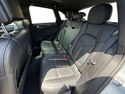 Used 2020 Porsche Macan AWD/4WD image 16