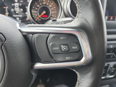 Used 2018 Jeep Wrangler Unlimited Sahara w/ Cold Weather Group AWD/4WD image 34