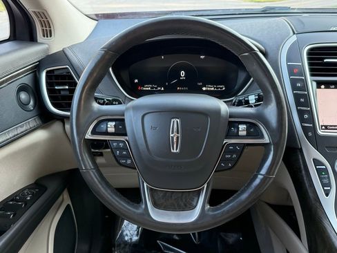 Used 2019 Lincoln Nautilus Reserve image 32
