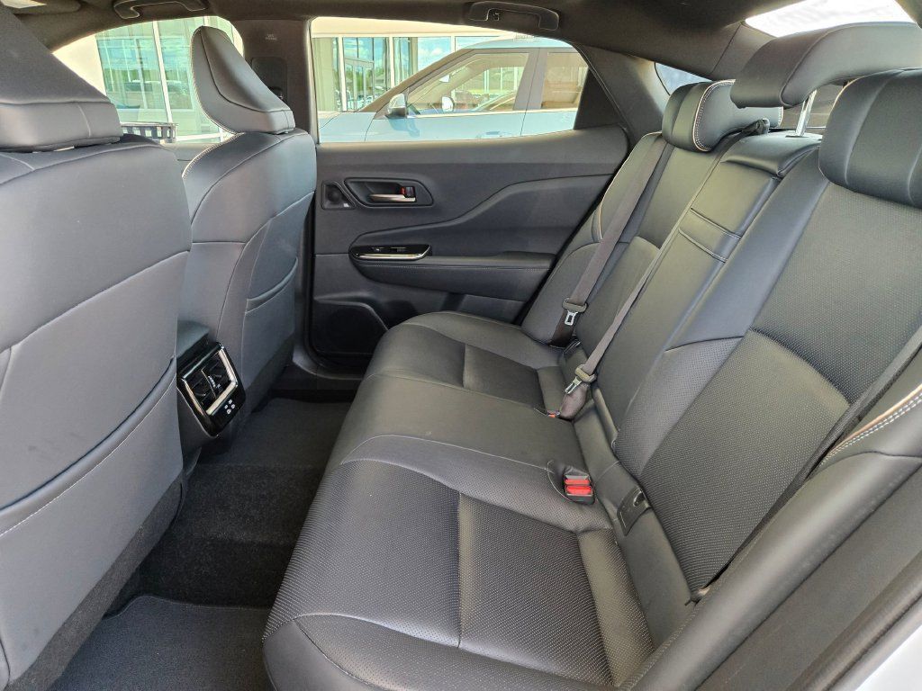 Used 2025 Toyota Crown Platinum AWD/4WD image 15