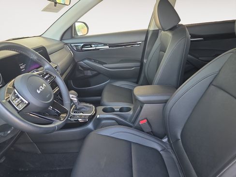 Certified 2025 Kia Seltos EX w/ EX Sunroof Package FWD image 21