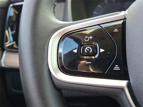 Used 2025 Volvo XC90 B6 Plus image 21