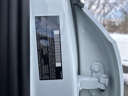 Certified 2025 Volvo XC90 B6 Plus image 34