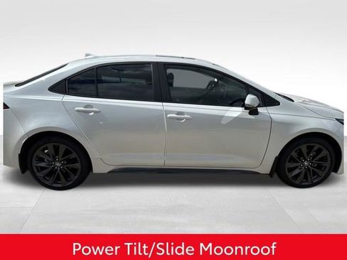 Used 2025 Toyota Corolla SE w/ SE Premium Package image 6