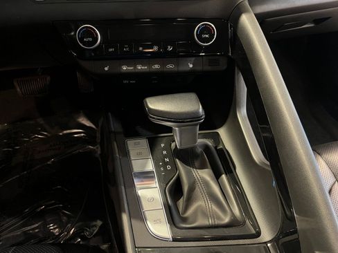 Used 2025 Hyundai Elantra Limited image 42