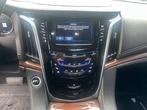 Used 2018 Cadillac Escalade 2WD image 17