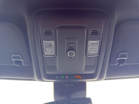 Used 2025 Chevrolet Tahoe LT AWD/4WD image 17
