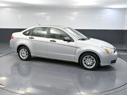 Used 2011 Ford Focus SE w/ 201A Rapid Spec Order Code image 3