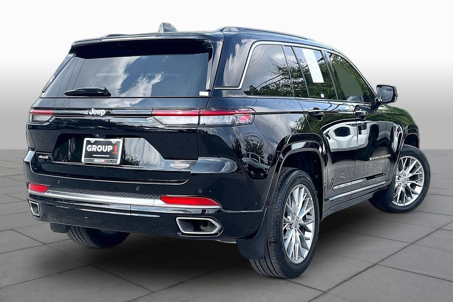 Used 2025 Jeep Grand Cherokee Summit w/ MOPAR Finishing Package AWD/4WD image 13