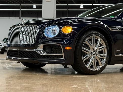 Used 2022 Bentley Flying Spur Plug-In Hybrid image 18