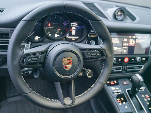 Certified 2026 Porsche Macan Turbo AWD/4WD image 15