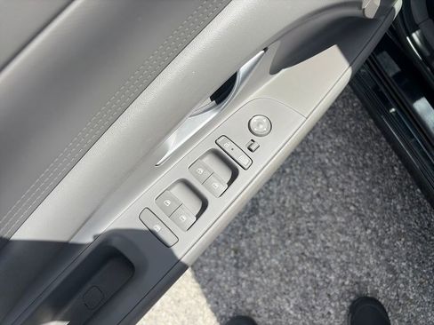 Used 2024 Hyundai Elantra SEL FWD image 12