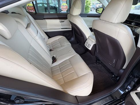Used 2016 Lexus ES 350 w/ Luxury Package w/Wood Trim FWD image 32