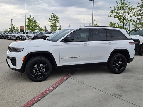 Used 2026 Jeep Grand Cherokee Limited w/ Limited Altitude Package RWD image 2