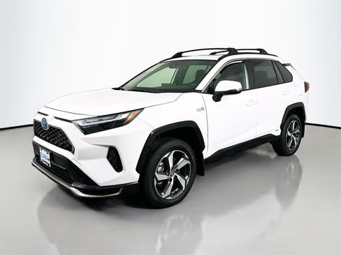 Certified 2024 Toyota RAV4 SE image 3