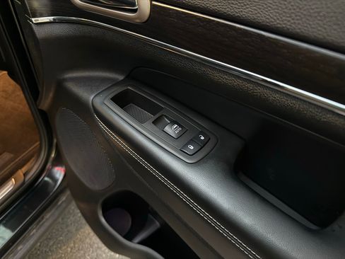 Used 2015 Jeep Grand Cherokee Limited image 16