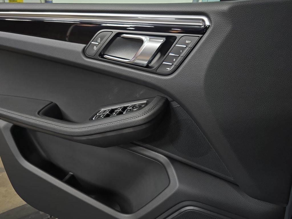 Certified 2026 Porsche Macan AWD/4WD image 22