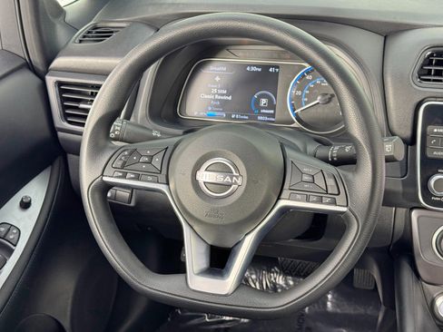 Used 2025 Nissan Leaf S image 18