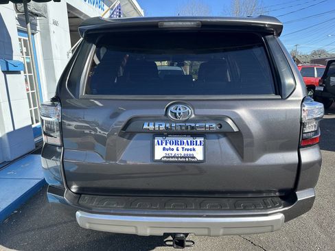 Used 2018 Toyota 4Runner 4WD image 10