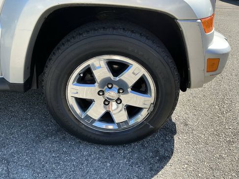 Used 2005 Jeep Liberty Limited AWD/4WD image 12