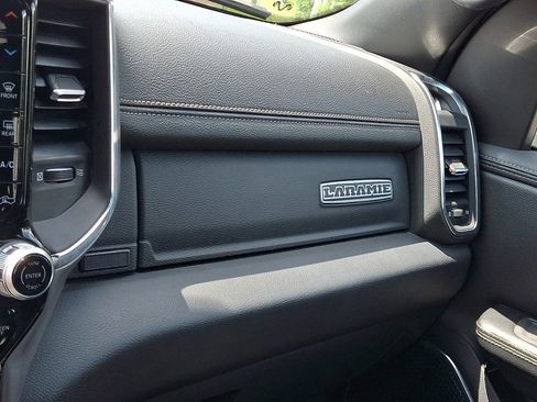 Used 2025 RAM 1500 Laramie AWD/4WD image 31