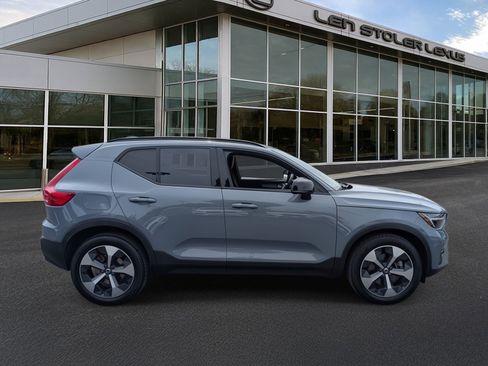 Used 2023 Volvo XC40 B5 Ultimate image 3