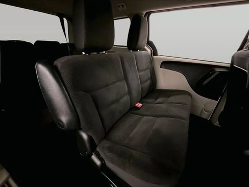 Used 2019 Dodge Grand Caravan SE FWD image 27