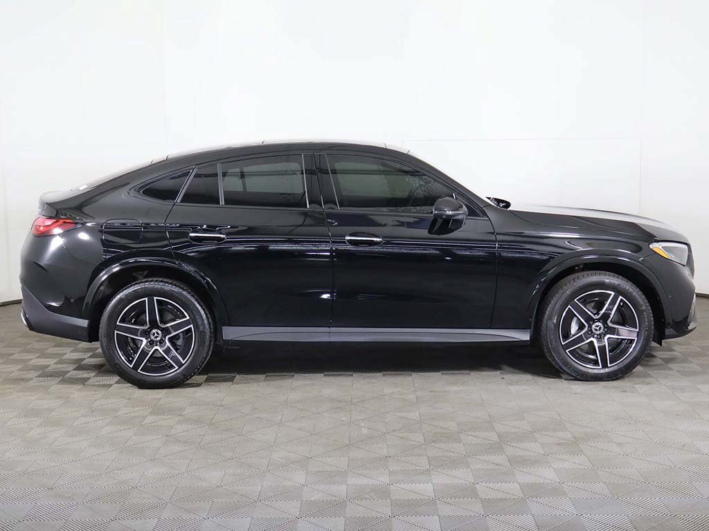 Used 2025 Mercedes-Benz GLC 300 4MATIC image 19