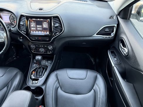 Used 2019 Jeep Cherokee Limited image 31