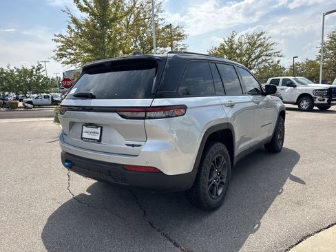 New 2025 Jeep Grand Cherokee Trailhawk w/ Luxury Tech Group III image 8