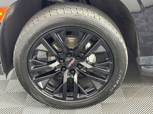 Used 2023 GMC Yukon XL SLT image 6