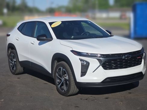Used 2024 Chevrolet Trax RS FWD image 10