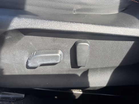 Used 2018 Subaru Crosstrek 2.0i Limited image 17